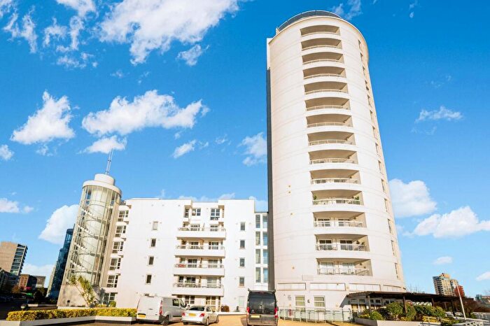2 Bedroom Apartment For Sale In Barrier Point Road, London, E16