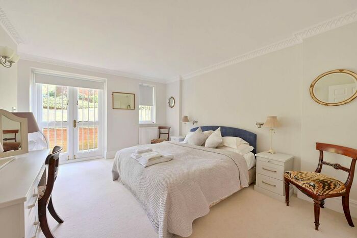 2 Bedroom Flat To Rent In The Grange, Wimbledon Village, London, SW19