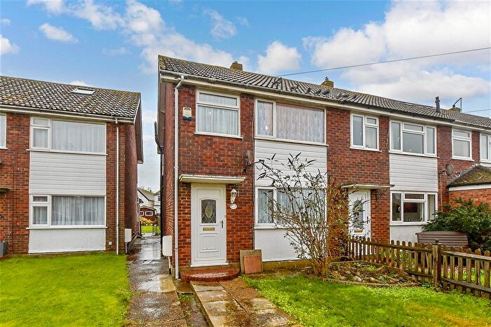 3 Bedroom End Of Terrace House For Sale In Queens Road, Littlestone, Kent, TN28