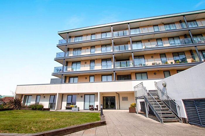 2 Bedroom Flat To Rent In Suez Way, Saltdean, Brighton, BN2