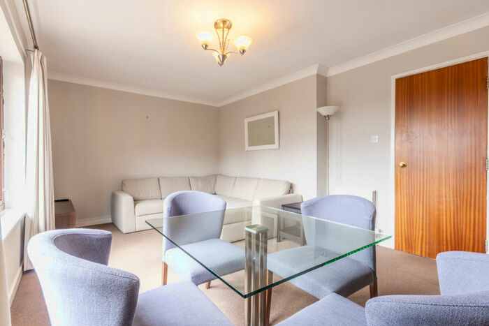 2 Bedroom Flat To Rent In Gilmours Entry Edinburgh United Kingdom, EH8