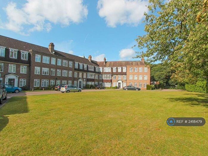 3 Bedroom Flat To Rent In Tabor Court, Cheam, Sutton, SM3