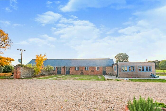2 Bedroom Barn Conversion For Sale In Warren Farm, Thame Lane, Abingdon, OX14