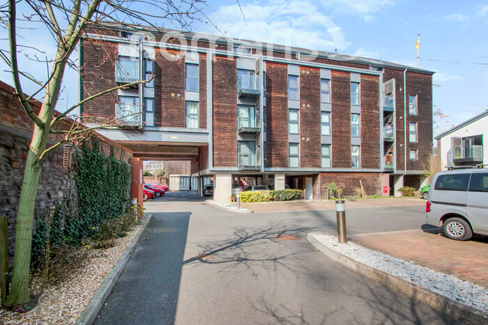 2 Bedroom Apartment To Rent In Great Eastern House, BS1