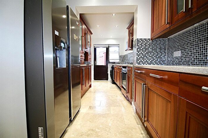 3 Bedroom Semi-Detached House To Rent In Meadway, Enfield, EN3