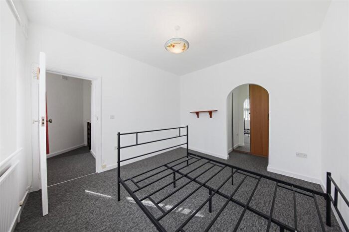 1 Bedroom Terraced House To Rent In Villiers Road, London, NW2