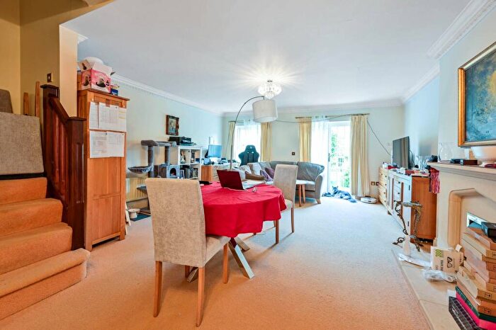 3 Bedroom House To Rent In Elmdon Place, , Guildford, GU1