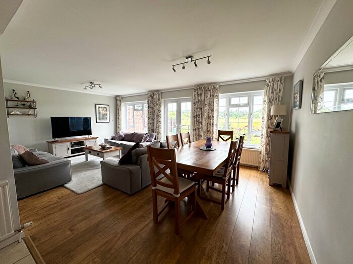 4 Bedroom Detached House To Rent In Bovingdon Heights, Marlow, SL7