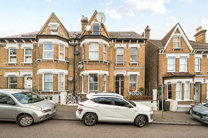 2 Bedroom Apartment For Sale In Waldegrave Road, London, SE19