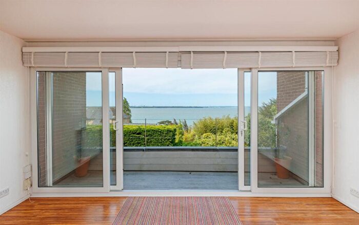 3 Bedroom Terraced House For Sale In Chain Free With Great Sea Views - Cliff Road, Cowes, PO31
