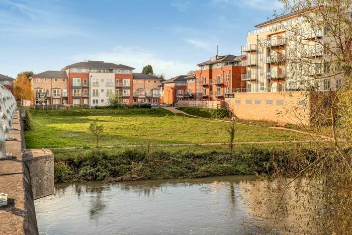 2 Bedroom Flat To Rent In Trent Place, Warwick, CV34