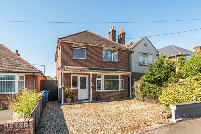 3 Bedroom Detached House For Sale In Cynthia Road, Parkstone, Poole, BH12