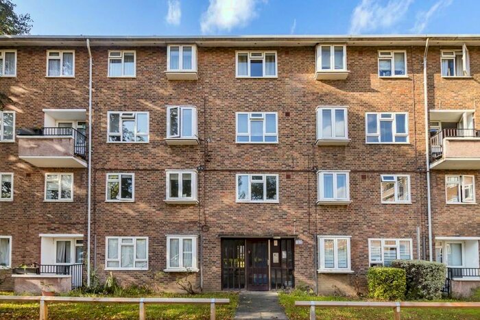 3 Bedroom Flat To Rent In Sutton Court, Fauconberg Road, London, W4