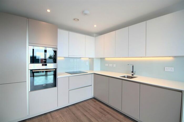 2 Bedroom Flat To Rent In Gaumont Place, London, SW2