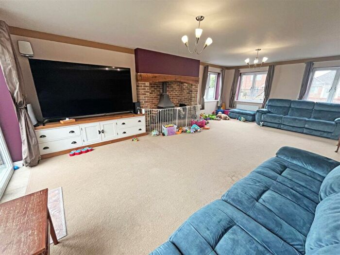 5 Bedroom Detached House For Sale In Barbers Drove North, Crowland, Peterborough, PE6