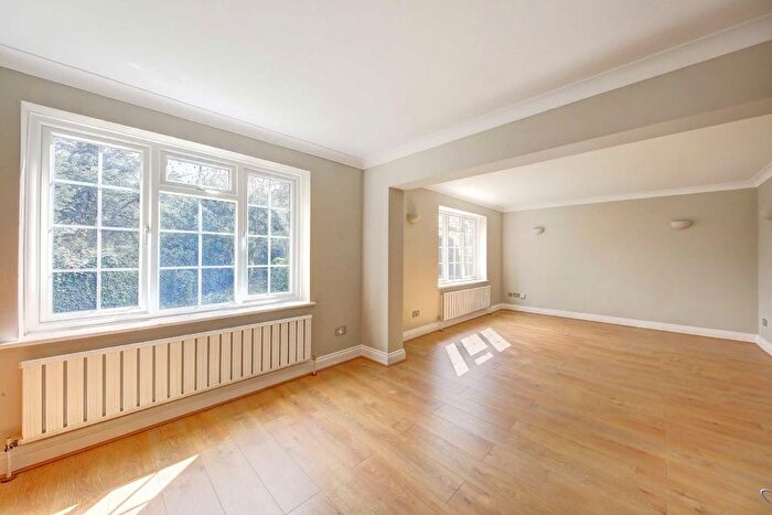 2 Bedroom Flat To Rent In Augustus Road, Wimbledon, SW19