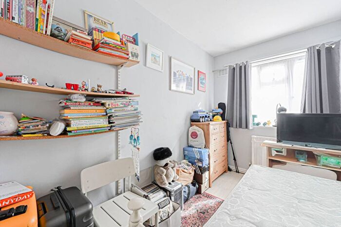 3 Bedroom Flat For Sale In Draycott Avenue, Chelsea, London, SW3