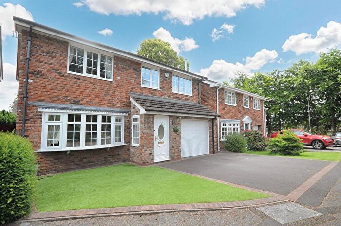 4 Bedroom Detached House For Sale In Claremont Close, Stone, ST15