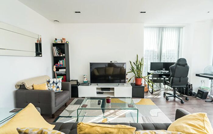 1 Bedroom Flat To Rent In Leman Street, London, E1