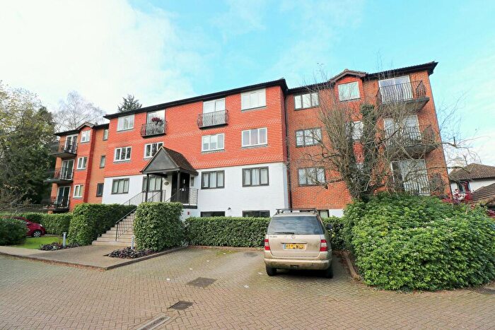 1 Bedroom Flat For Sale In Great Heathmead, Haywards Heath, RH16
