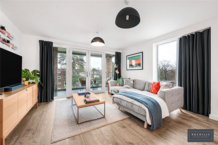 2 Bedroom Apartment For Sale In Spitfire Chase, Walton-on-Thames, Surrey, KT12