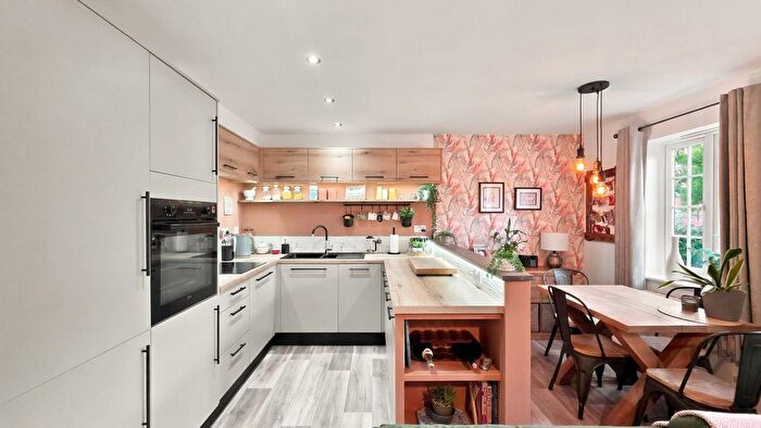 2 Bedroom Flat For Sale In Selside Court, Stoneclough, M26