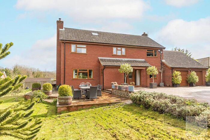 6 Bedroom Detached House For Sale In Fakenham Road, East Bilney, NR20