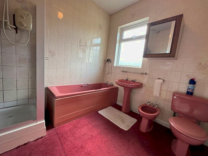 2 Bedroom Bungalow For Sale In Broomfield Avenue, Walkerville