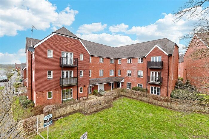 2 Bedroom Flat For Sale In Westvale Road, Horley, Surrey, RH6