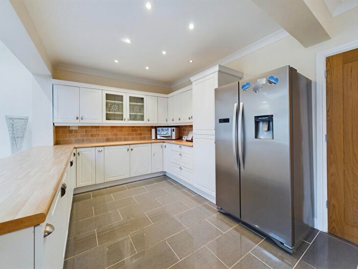 3 Bedroom Detached House For Sale In Woodlands Avenue, Shelton Lock, DE24