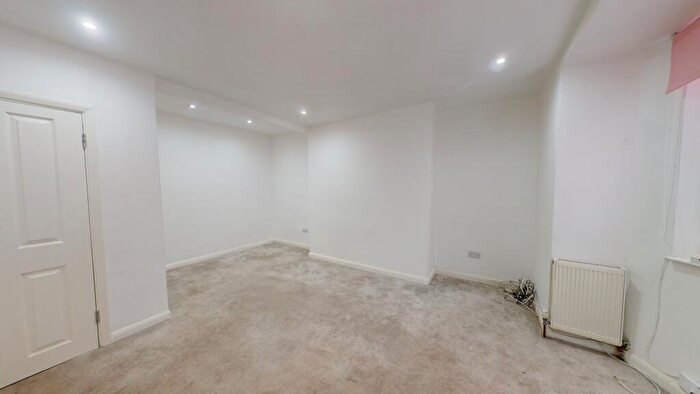 1 Bedroom Flat To Rent In Bedford Square, Brighton, BN1