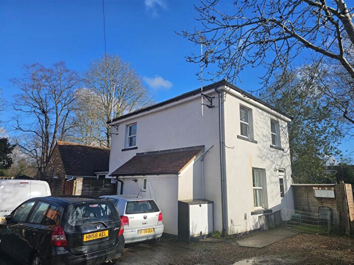 1 Bedroom Apartment To Rent In Green Lane, Addlestone, KT15