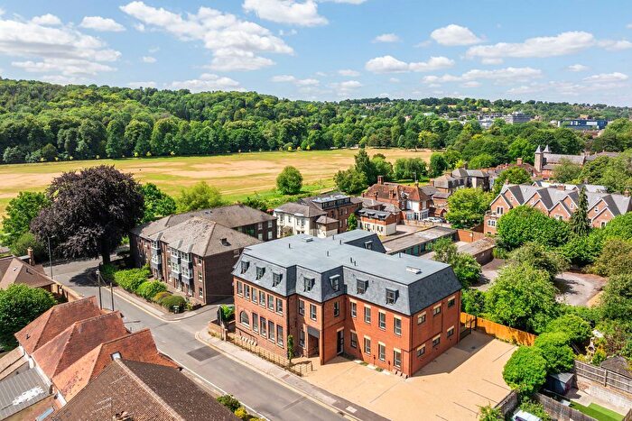 1 Bedroom Flat For Sale In Harlow Road, High Wycombe, Buckinghamshire, HP13