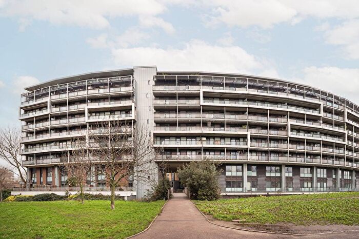 2 Bedroom Flat For Sale In Palmers Road, Bethnal Green, London, E2