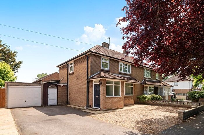 3 Bedroom Semi-Detached House For Sale In Vicarage Road, Sunbury On Thames, TW16