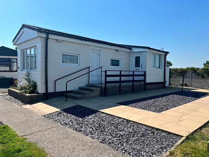 1 Bedroom Park Home For Sale In Burlingham Park, Garstang, Preston, PR3