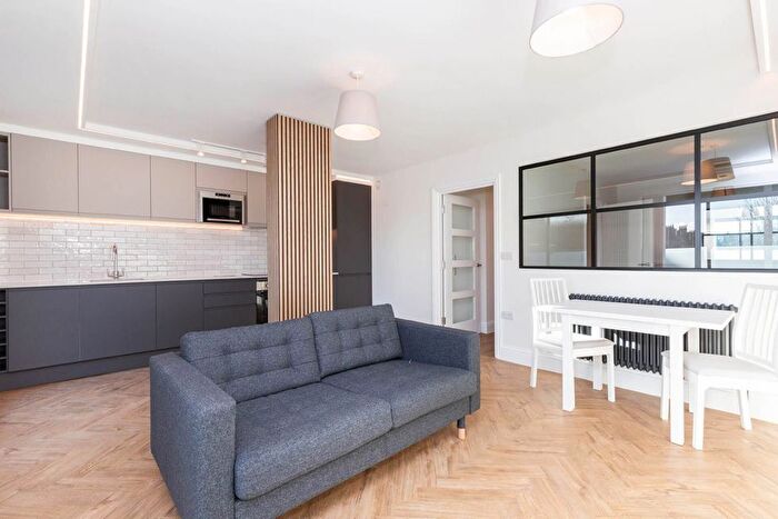 Studio To Rent In Seven Sisters Road, London, N4
