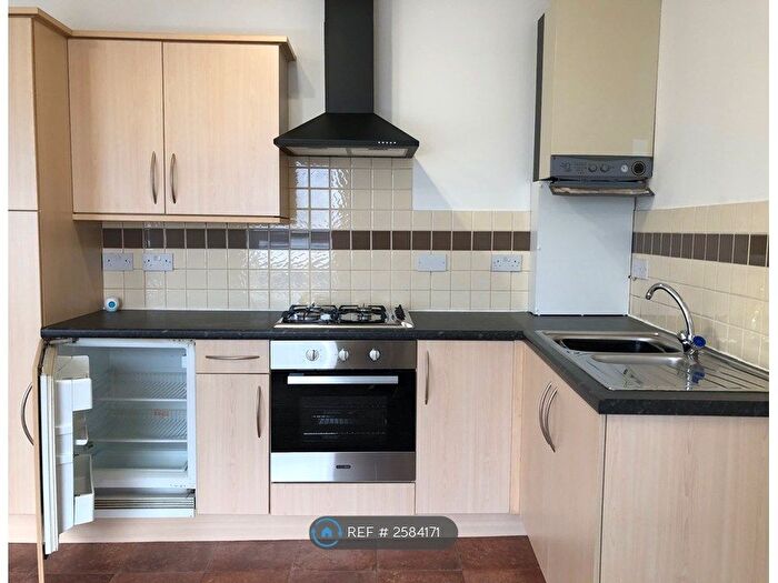 1 Bedroom Flat To Rent In Tong Street, Bradford, BD4
