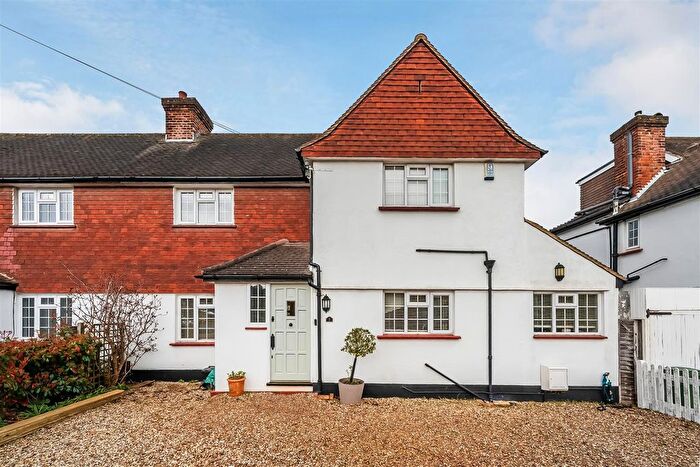 4 Bedroom Semi Detached House For Sale In Avenue Road, Belmont South Sutton, SM2