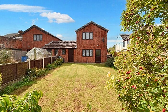 2 Bedroom Link Detached House For Sale In High Street, Binbrook, LN8