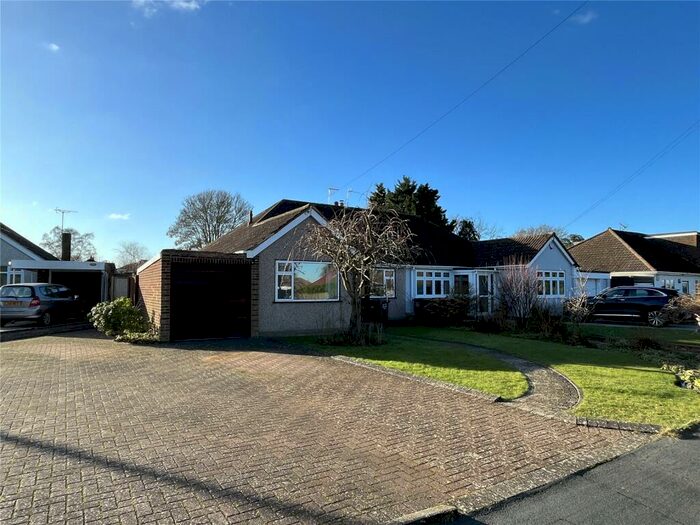 3 Bedroom Bungalow To Rent In Dene Drive, New Barn, Kent, DA3
