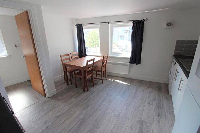 2 Bedroom Flat To Rent In Salisbury Road, Cathays, Cardiff, CF24