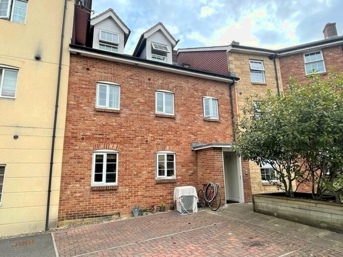 2 Bedroom Flat To Rent In Holly Court, Wincanton, Somerset, BA9