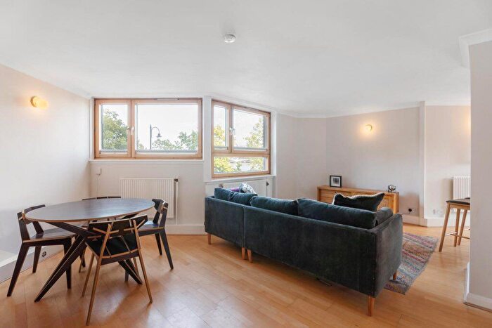 2 Bedroom Flat To Rent In Worlds End, Chelsea, SW10