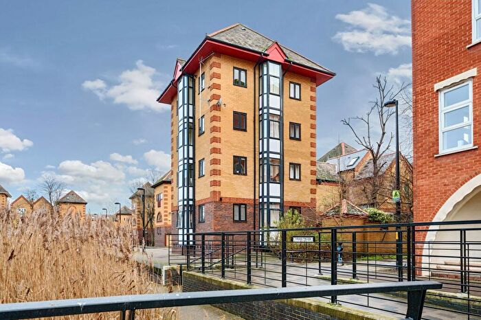 1 Bedroom Flat For Sale In Middleton Drive, London, SE16