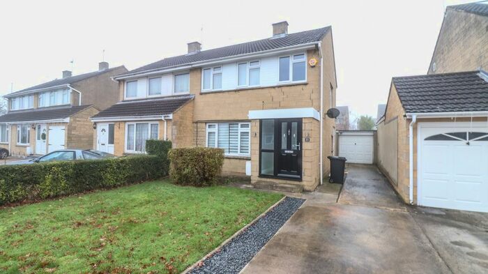 3 Bedroom Semi-Detached House To Rent In Purbeck Close, Swindon, SN3