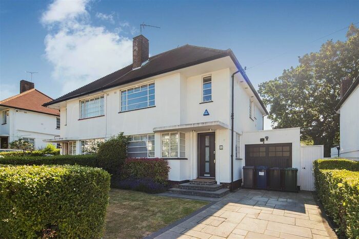 4 Bedroom Semi-Detached House To Rent In Hutchings Walk, Hampstead Garden Suburb, NW11