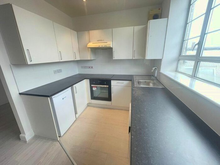 1 Bedroom Flat To Rent In Camden Road, London, N7