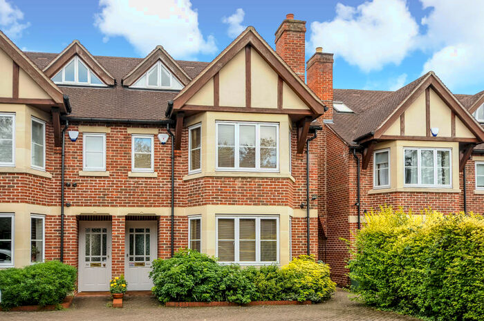 4 Bedroom Semi-Detached House To Rent In Blandford Avenue, Oxford, OX2