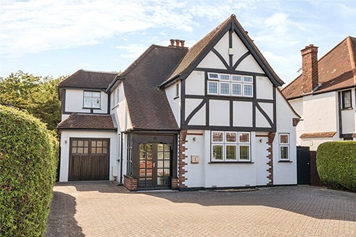 4 Bedroom Detached House For Sale In Hayes Lane, Bromley, BR2